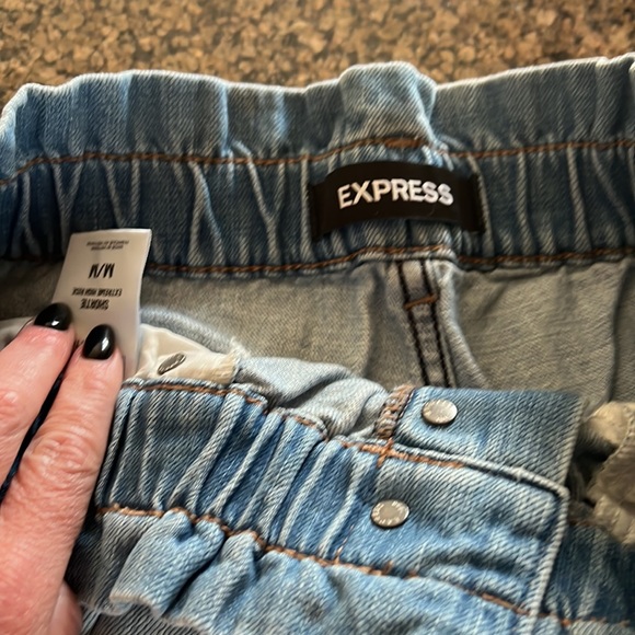 Express Short - Picture 2 of 3